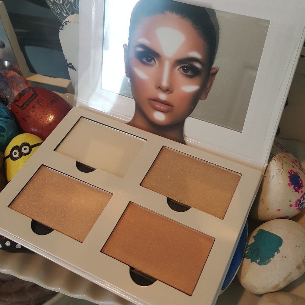 AEsthetica Cosmetic Strobe Highlighter
